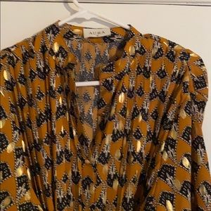 Beautiful shimmery flowing dress with belt